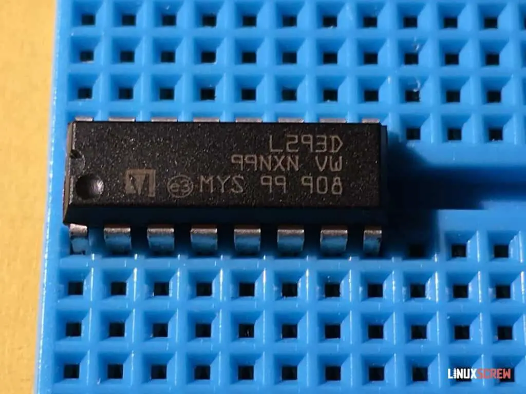 The L293D chip in all its glory.